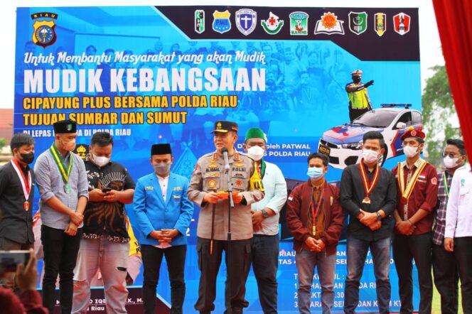 
					Lepas Rombongan Mudik Kebangsaan Polda Riau, Irjen Moh Iqbal : Ini Moment Kolaborasi Untuk Membantu Masyarakat.