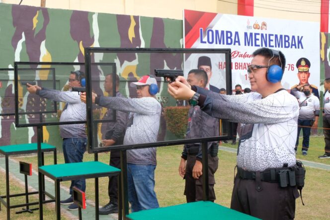 
					Rangka HUT Bhayangkara 76. Polda Riau Dan Jurnalis Gelar Lomba Menembak.