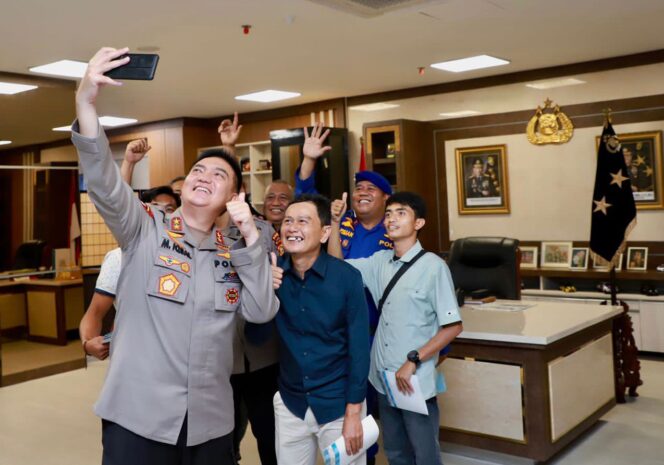 
					Kapolda Riau Jamu Pemenang Pertama Lomba Film ‘Sogok’ Sampaikan Rasa Bangga Raihan Prestasi.