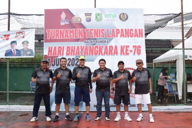 
					Polres Meranti Bersama Pelti dan PT EMP Gelar Turnamen Tenis Lapangan Rangka HUT Bhayangkara Ke-76.