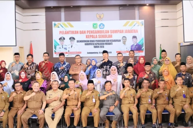 
 Bupati Asmar Lantik 18 Kepala Sekolah