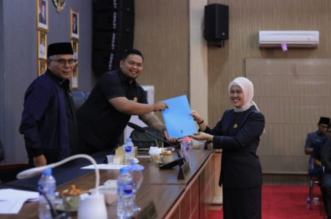
 Fraksi-fraksi DPRD Meranti Sampaikan Pandangan Umum terhadap Ranperda APBD 2026