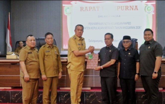 
 Pemkab Meranti Serahkan Nota Keuangan RAPBD 2026 ke DPRD