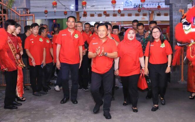 
 Cucun Dampingi Sekretaris BNPP RI Tutup Festival Perang Air Cian Cui 2026, Perkuat Harmoni Budaya Meranti