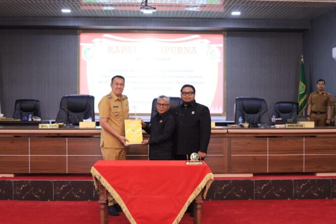 
 DPRD Kepulauan Meranti Serahkan Rekomendasi LKPJ 2025, Tekankan Evaluasi Kinerja Pemerintah Daerah