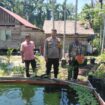 Bhabinkamtibmas Desa Sungai Cina Cek Kelompok Ternak Ikan Mujair untuk Dukung Ketahanan Pangan Rangsang Barat