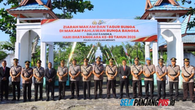 
 Kapolres Meranti Pimpin Ziarah di TMP, Teguhkan Semangat Pengabdian pada Hari Bhayangkara ke-80