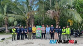 Cegah Abrasi Pulau Terluar, Polisi dan Mahasiswa Tanam Mangrove di Rangsang Pesisir