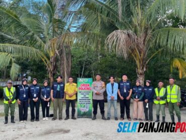 Cegah Abrasi Pulau Terluar, Polisi dan Mahasiswa Tanam Mangrove di Rangsang Pesisir
