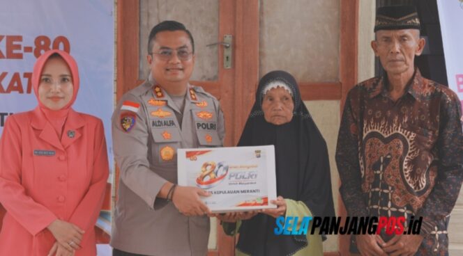
 Polres Meranti Bedah Rumah Warakawuri, Kado Hari Bhayangkara ke-80