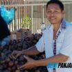 Foto : di Lapak pemilik penjual buah, Jarman  