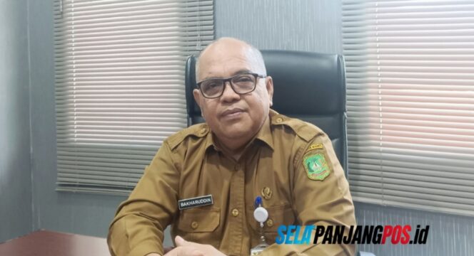 
 Kepala Badan Kepegawaian dan Pengembangan Sumber Daya Manusia (BKPSDM) Kabupaten Kepulauan Meranti, Bakarudin