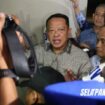 Eks Jampidsus Febrie Adriansyah,Saat keluar gedung Utama Kejaksaan Agung.