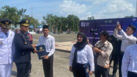 Penyerahan secara simbolis kepada narapidana oleh Kepala Lapas kelas IIB Selatpanjang Yopi (17/08/2026)