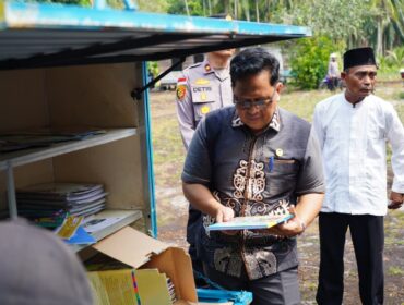 Tim Juri Kompolnas Awards 2026 saat meninjau langsung Program Perpustakaan Keliling yang diinisiasi Bhabinkamtibmas Desa Sendaur, Bripka Khairi, di MDA Darul Muttahidah, Desa Sendaur, Kecamatan Rangsang Pesisir, Selasa (18/8/2026).