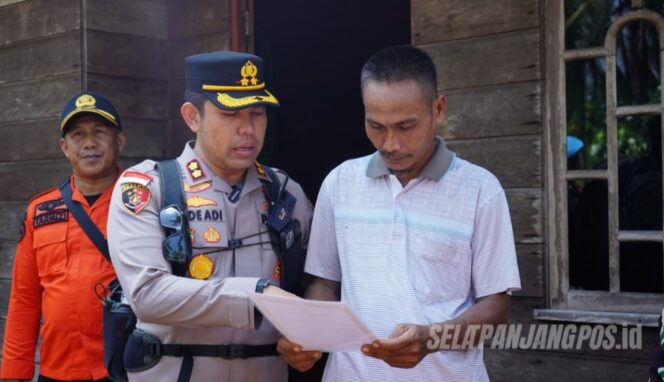 
 Kapolres Meranti AKBP Gede Saat koordinasi dengan masyarakat soal titik Karhutla di Rangsang