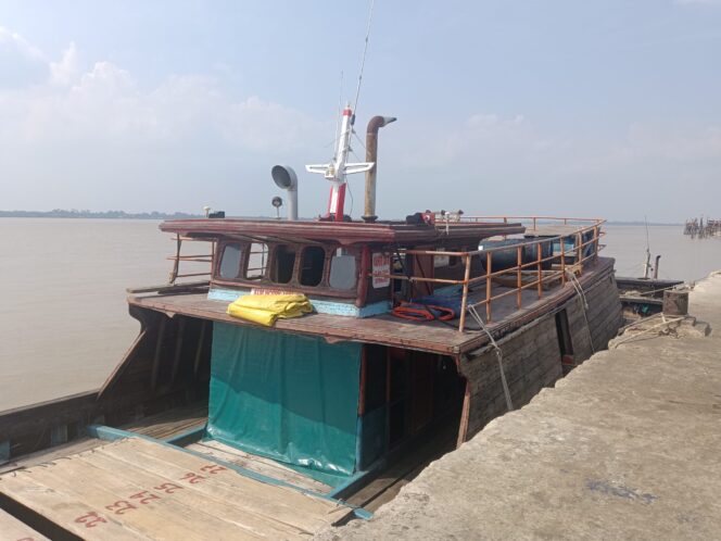 
 KLM Hotry Jaya III yang membawa sejumlah barang dari Malaysia saat berada di Pelabuhan I Pelindo, Selatpanjang. (14/08/2026) 