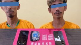 Dua terduga pengedar narkotika berinisial WI dan T diamankan Satresnarkoba Polres Kepulauan Meranti. Polisi turut menyita 22 paket diduga sabu dengan berat kotor sekitar 3,18 gram serta sejumlah barang bukti lainnya.