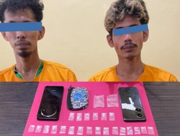 Dua terduga pengedar narkotika berinisial WI dan T diamankan Satresnarkoba Polres Kepulauan Meranti. Polisi turut menyita 22 paket diduga sabu dengan berat kotor sekitar 3,18 gram serta sejumlah barang bukti lainnya.