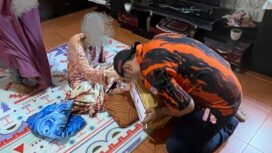 MPC Pemuda Pancasila Kabupaten Kepulauan Meranti saat menyerahkan bantuan paket sembako kepada keluarga veteran dalam rangka memperingati HUT ke-81 Kemerdekaan RI.