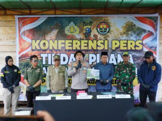 Kapolres Kepulauan Meranti AKBP Gede Prasetya Adi Sasmita saat menyampaikan keterangan dalam konferensi pers pengungkapan kasus karhutla di Desa Gemala Sari, Kecamatan Rangsang, Minggu (6/9/2026).