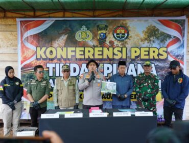 Kapolres Kepulauan Meranti AKBP Gede Prasetya Adi Sasmita saat menyampaikan keterangan dalam konferensi pers pengungkapan kasus karhutla di Desa Gemala Sari, Kecamatan Rangsang, Minggu (6/9/2026).