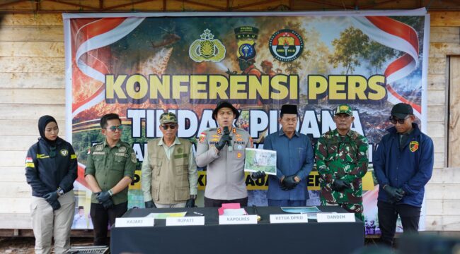 Kapolres Kepulauan Meranti AKBP Gede Prasetya Adi Sasmita saat menyampaikan keterangan dalam konferensi pers pengungkapan kasus karhutla di Desa Gemala Sari, Kecamatan Rangsang, Minggu (6/9/2026).