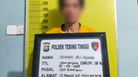 Tersangka Suhadi alias Ayong mengenakan baju tahanan warna oranye saat diamankan Unit Reskrim Polsek Tebing Tinggi terkait kasus dugaan curanmor di Jalan Imam Bonjol.