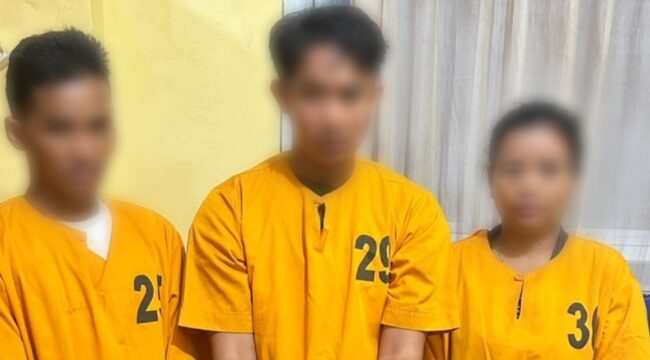 Tiga terduga pengedar ekstasi yang diamankan Satresnarkoba Polres Kepulauan Meranti dalam pengungkapan kasus narkotika di Selatpanjang.