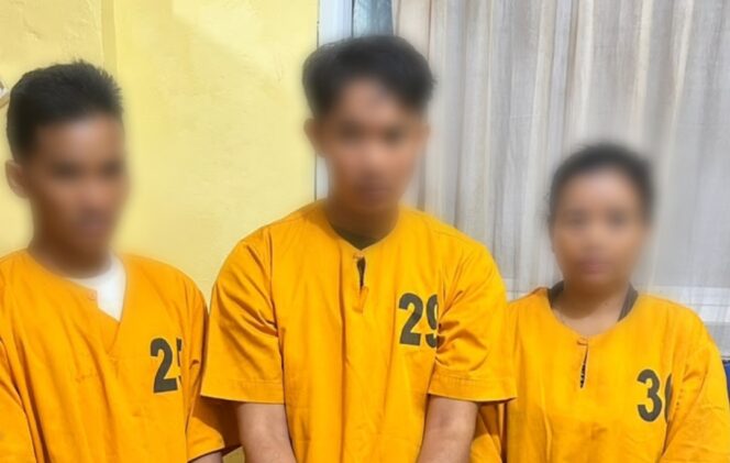 
 Tiga terduga pengedar ekstasi yang diamankan Satresnarkoba Polres Kepulauan Meranti dalam pengungkapan kasus narkotika di Selatpanjang.