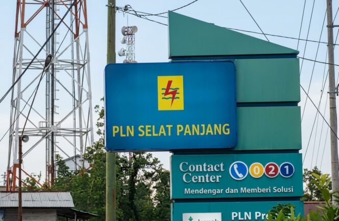 
 Plang Unit Layanan Pelanggan (ULP) PLN Selatpanjang, Kabupaten Kepulauan Meranti.