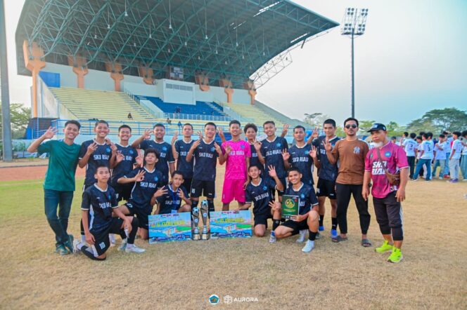 
 Tim SMA SKO Riau sukses meraih juara I dan III pada ajang Fossbolindo Junior League (FJL) U-17 2026 di Kota Banjar, Jawa Barat, sekaligus mengamankan tiket ke kejuaraan internasional di Kuala Lumpur, Malaysia.